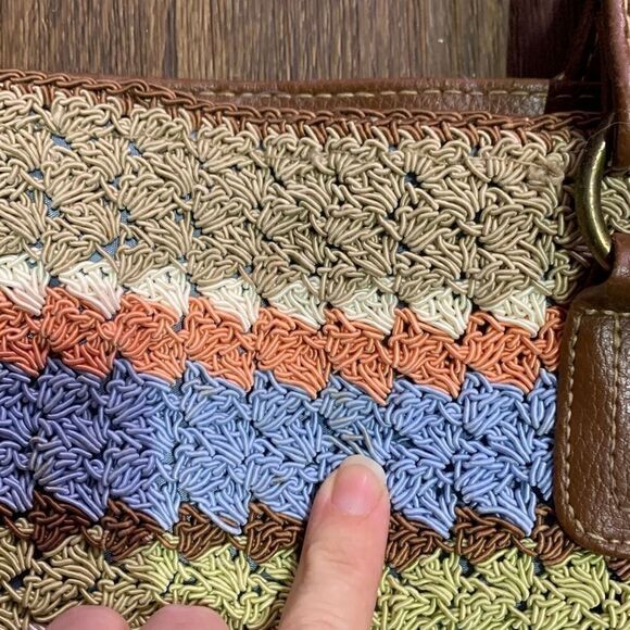 Vintage crochet knit shoulder purse. Earthy colors stripe design hobo retro - Picture 8 of 9